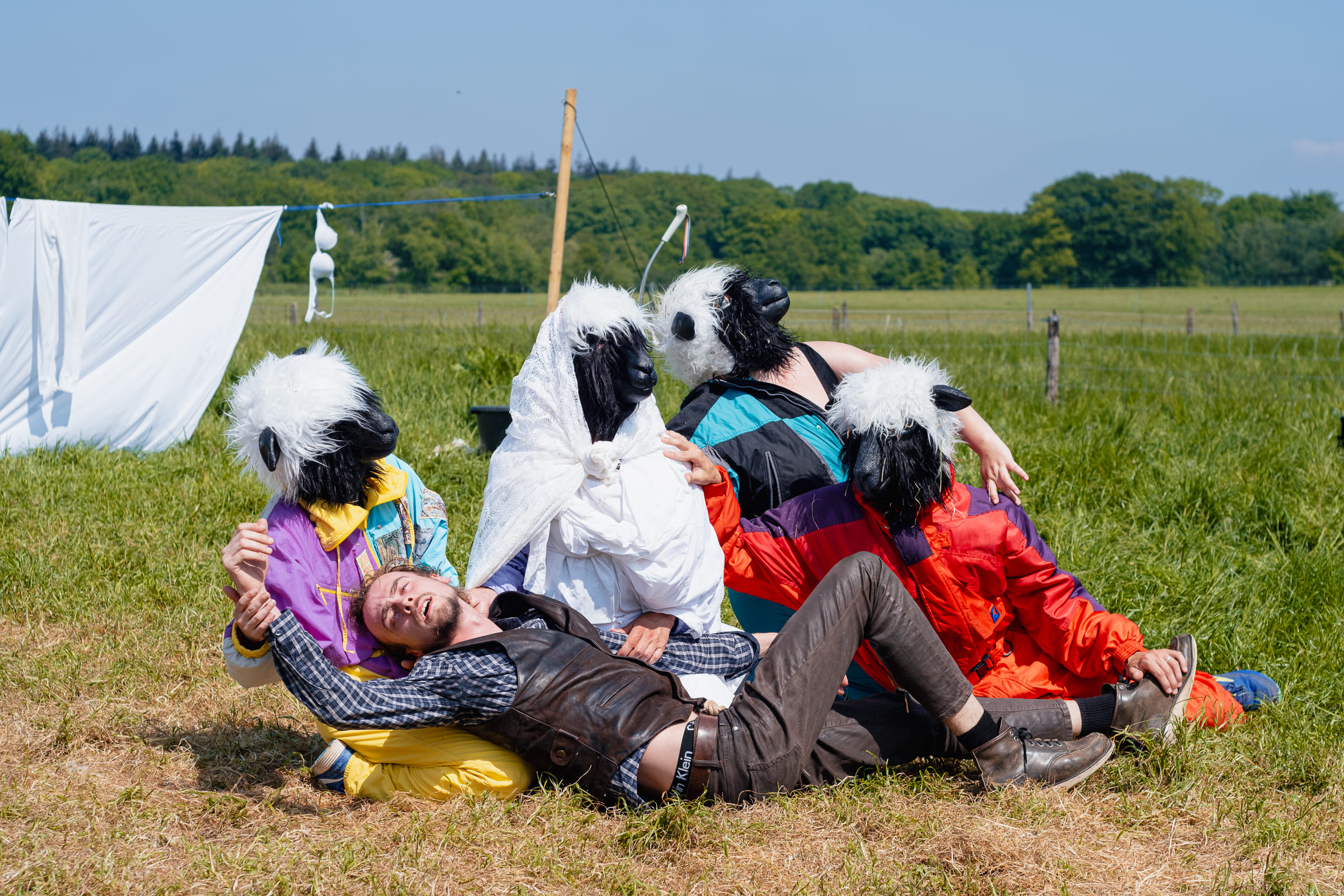  ABSOLUUT. speelt DEBUUT.